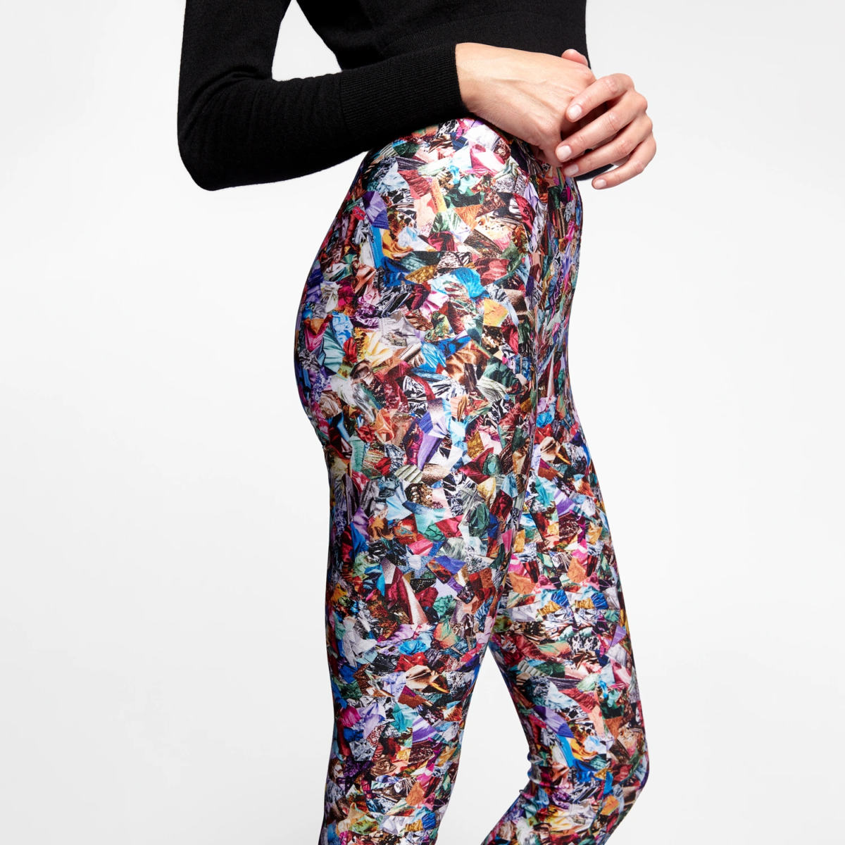 Zoom matière legging satiné imprimé confetti femme