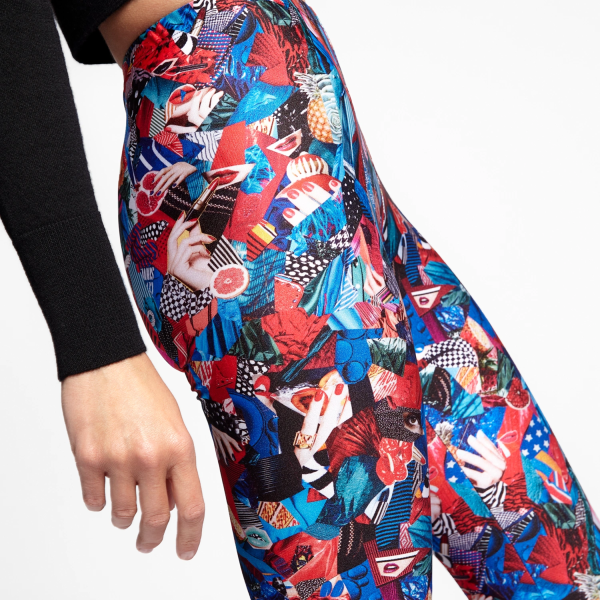 Zoom matière legging satiné imprimé Kiss Kiss femme