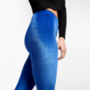 Legging velours lisse Electric Blue - Coupe Classique Gros plan legging velours Electric Blue coupe classique femme texture velours brillant