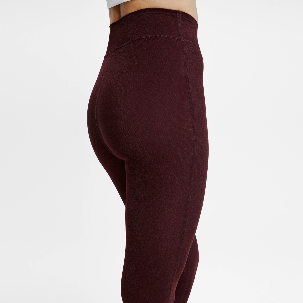 Zoom matière stretch legging yoga rouge bordeaux coupe sportive femme