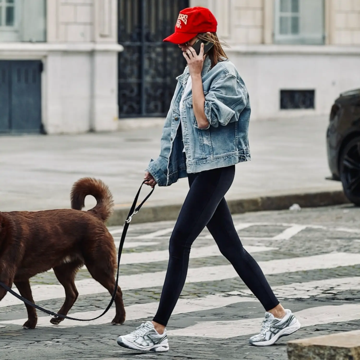 Legging noir Blackie en velours, coupe sport femme, style parisien moderne Pattes de Velours Paris