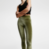 Legging velours lisse vert Army Green - Coupe Sportive Legging velours lisse Army Green coupe sportive femme, gros plan taille haute
