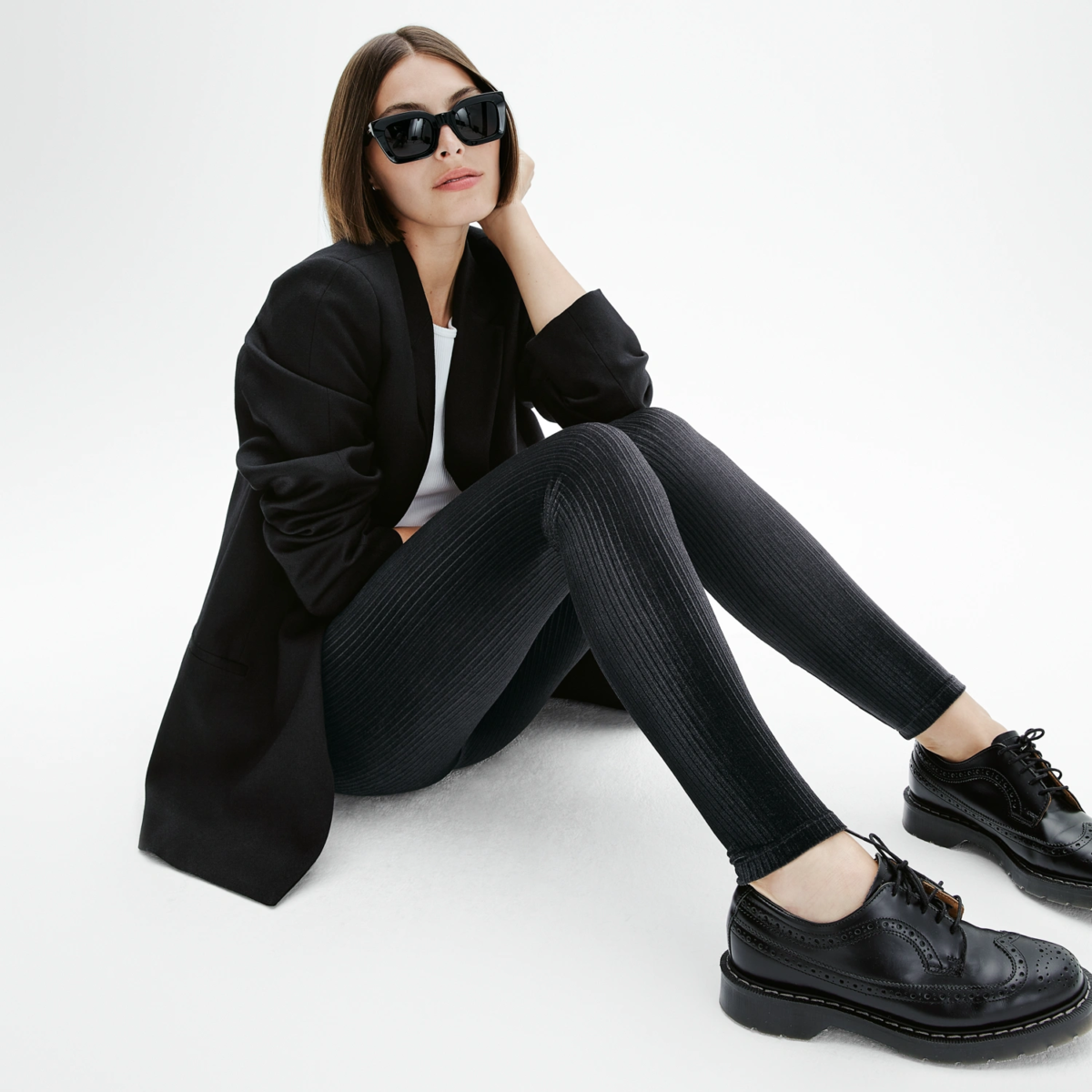 Legging noir en velours côtelé New Black, style minimaliste avec blazer noir