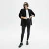Legging velours côtelé Black Velvet - Coupe Classique Legging en velours côtelé noir New Black, porté avec blazer noir et top blanc