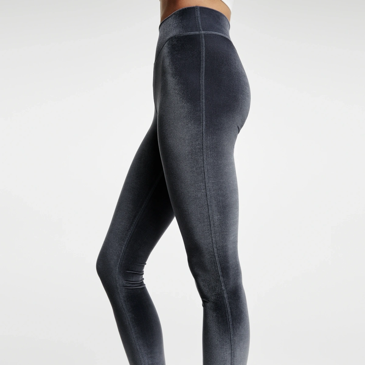 Zoom profil, legging en velours gris anthracite, coupe sportive