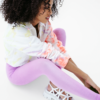 Legging velours lisse Mauve Pastel - Coupe Classique Look mode femme avec legging velours mauve pastel et sweat-shirt, gros plan