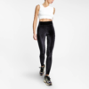 Legging velours lisse Noir Blackie - Coupe Sportive Legging velours noir Blackie coupe sportive porté par femme, vue face, style sobre et élégant au quotidien