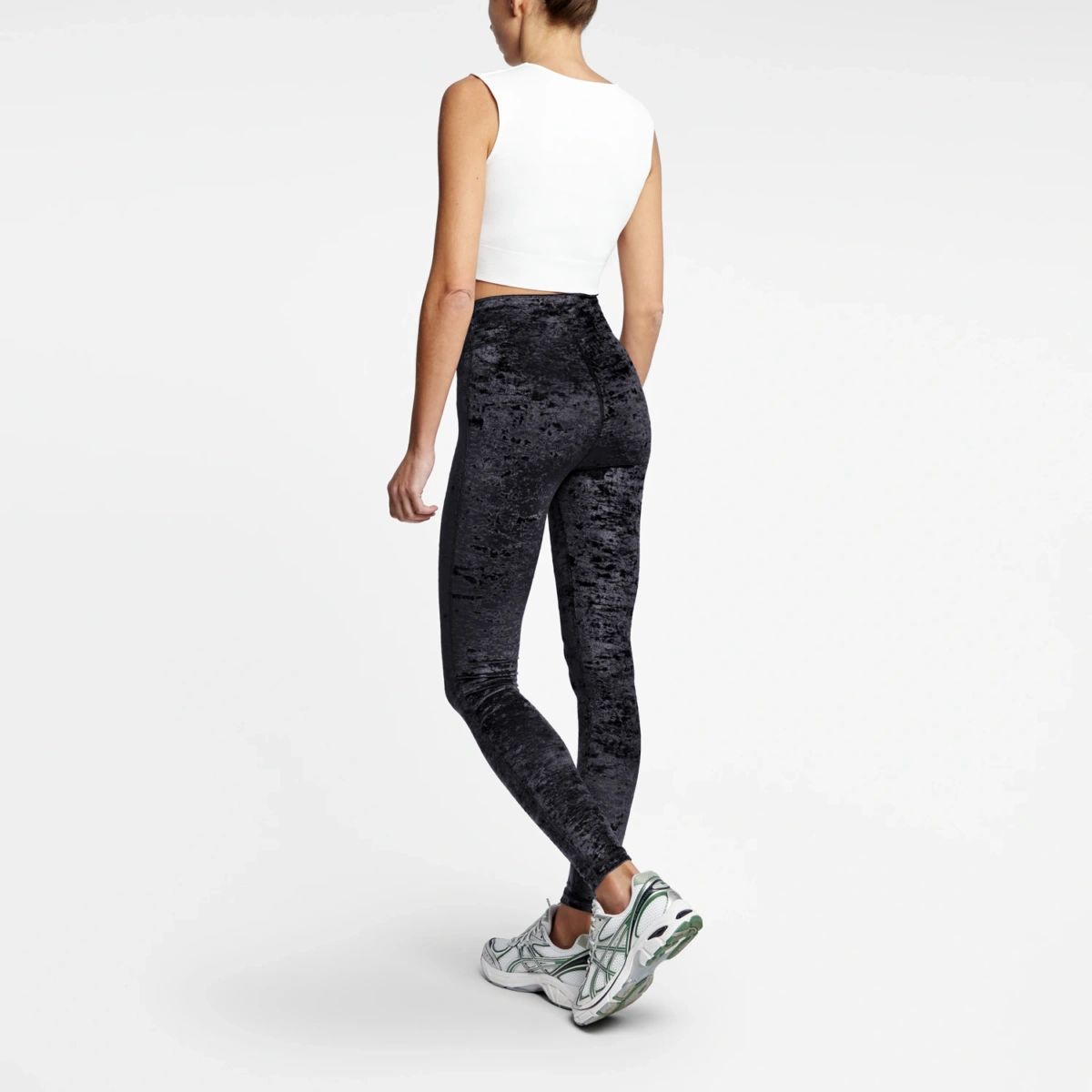 Legging velours noir signature coupe sportive femme profil gauche – coupe ajustée taille haute