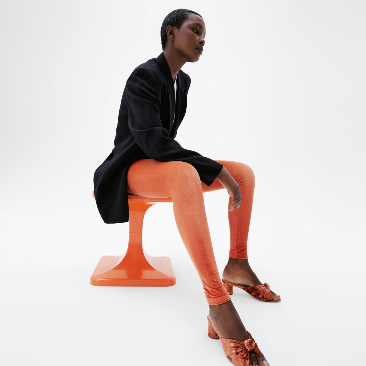 Legging velours Orange Mécanique femme – look mode avec blazer noir