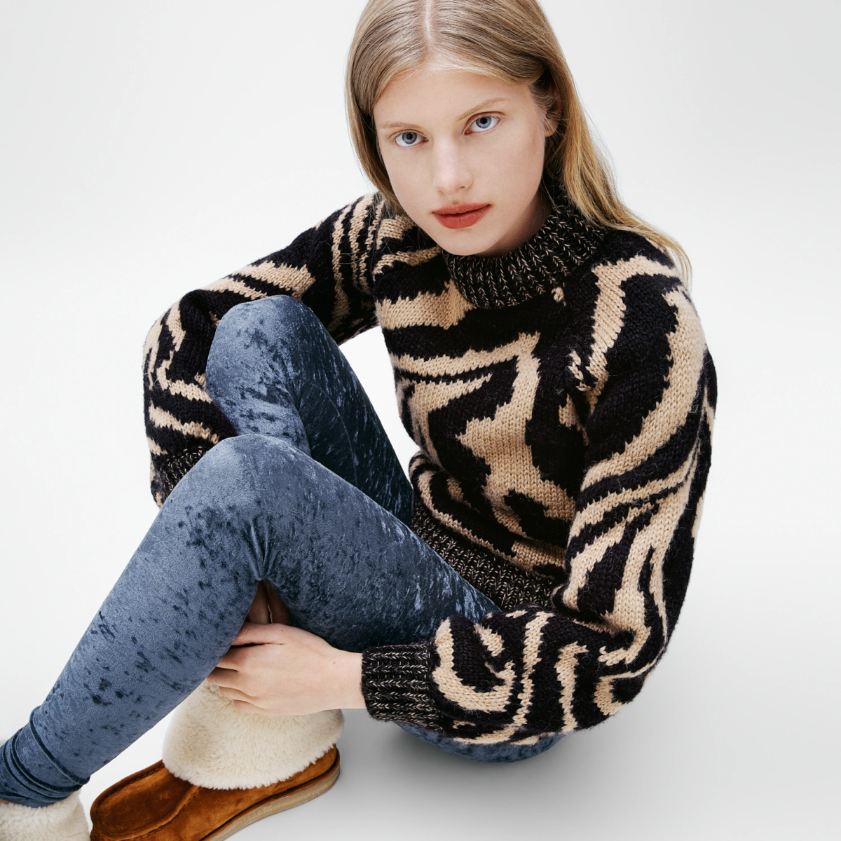 Legging velours texturé bleu allure coupe classique porté assise décontracté