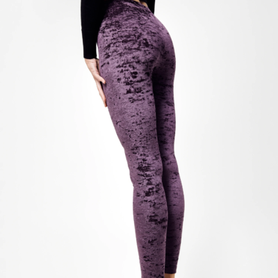 Legging femme en velours frappé violet – détail matière