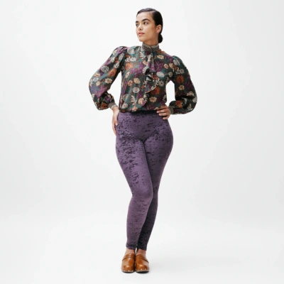 Femme en legging velours frappé – tenue élégante Pattes de Velours