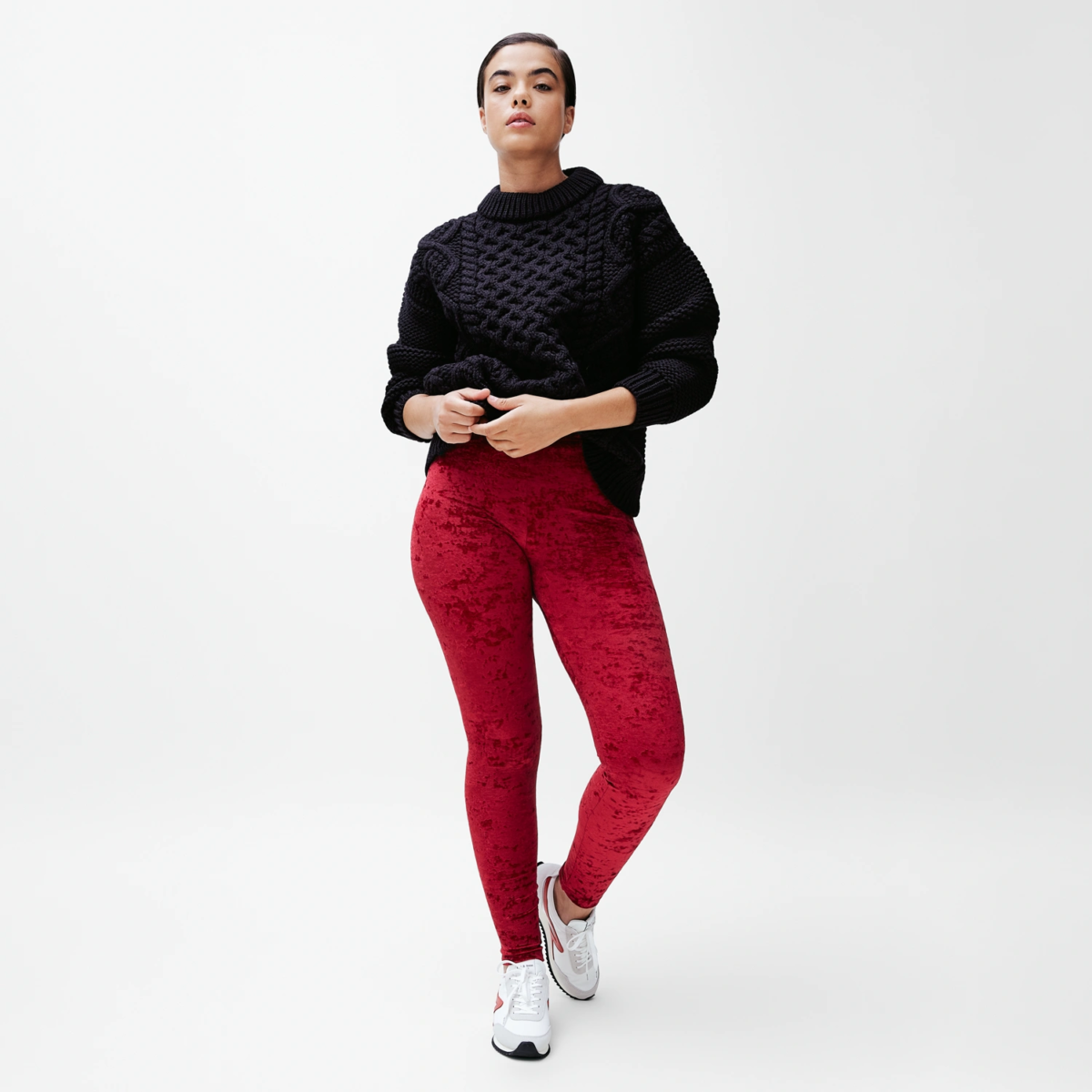 Legging en velours rouge à effet de frappé – tenue lifestyle élégante pour femme