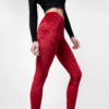 Legging velours frappé Rouge Couture - Coupe Classique Legging velours rouge frappé vu de profil – mode femme élégante