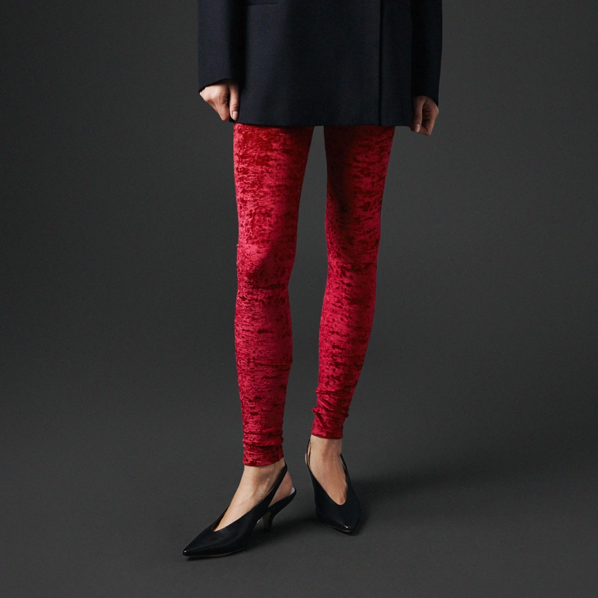 Legging velours frappé rouge femme, détail matière, Pattes de Velours Paris