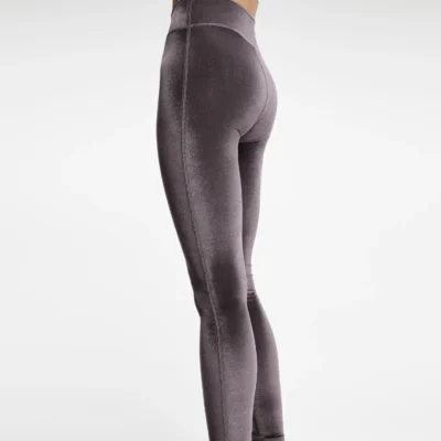 Legging pour femme en velours lisse Brun Cendré, coupe sportive, détail de profil arrière