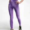 Legging velours lisse Violet Glycine, Coupe Sportive Détail de la matière du legging en velours lisse Violet Glycine, coupe sportive